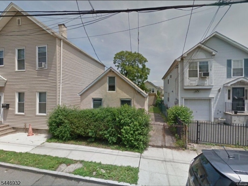 34 Holland St