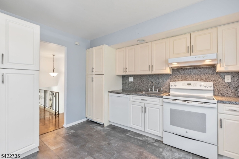 Kitchen a ample cabinetry