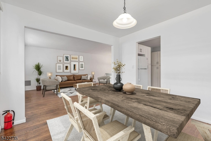 Dining rm digitally staged