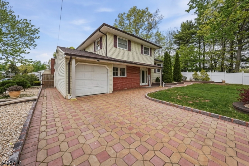 1351 Suwanee Dr