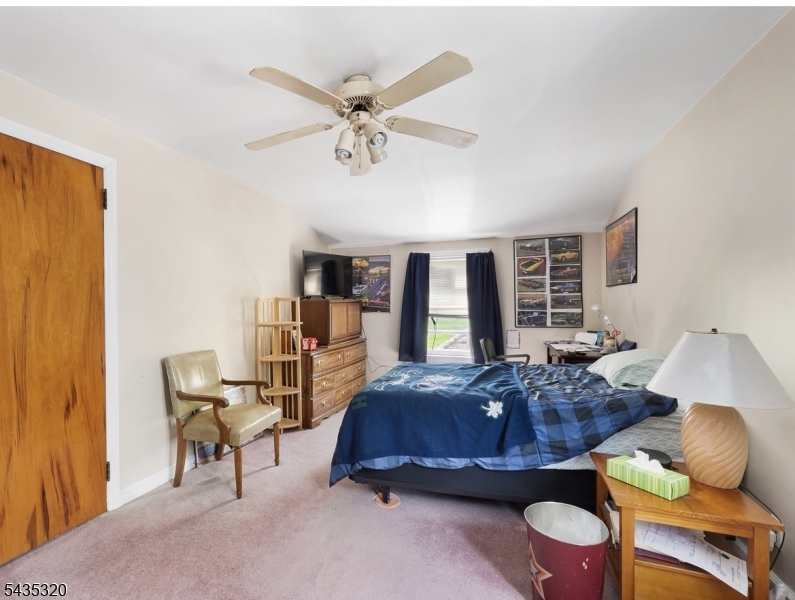 2nd Floor bedroom