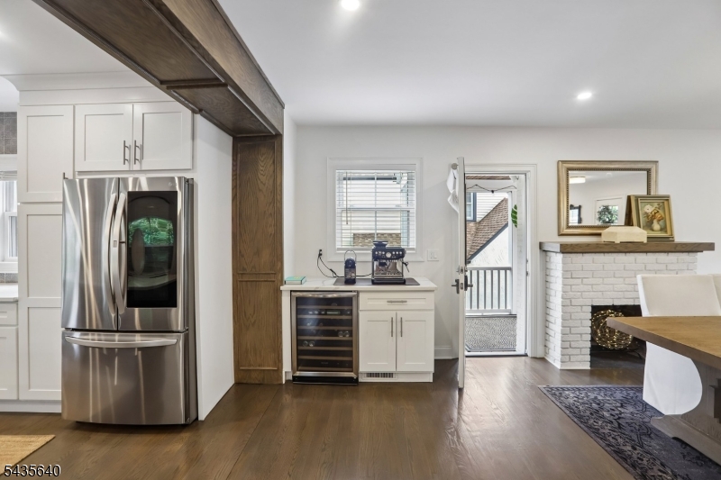 Dining Rm to Screened-In Porch