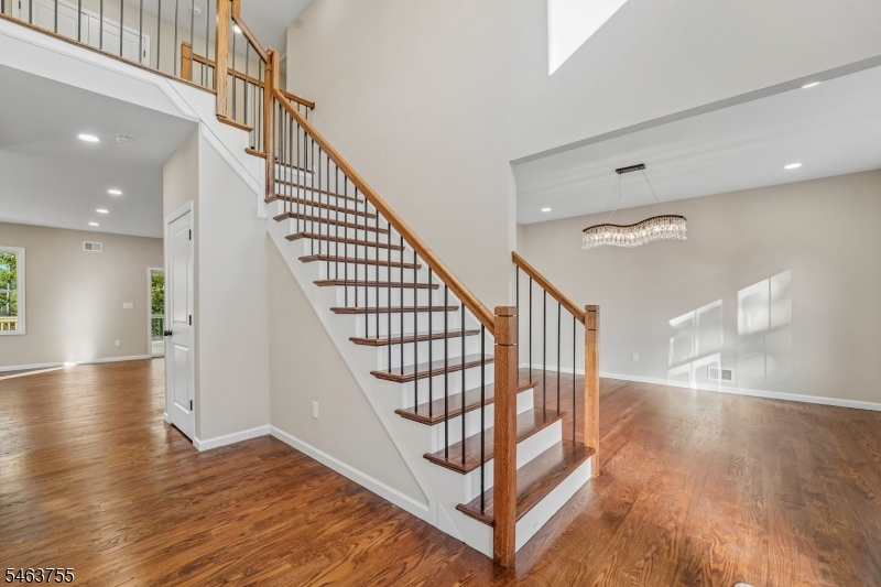 6 Chamberlain Ln