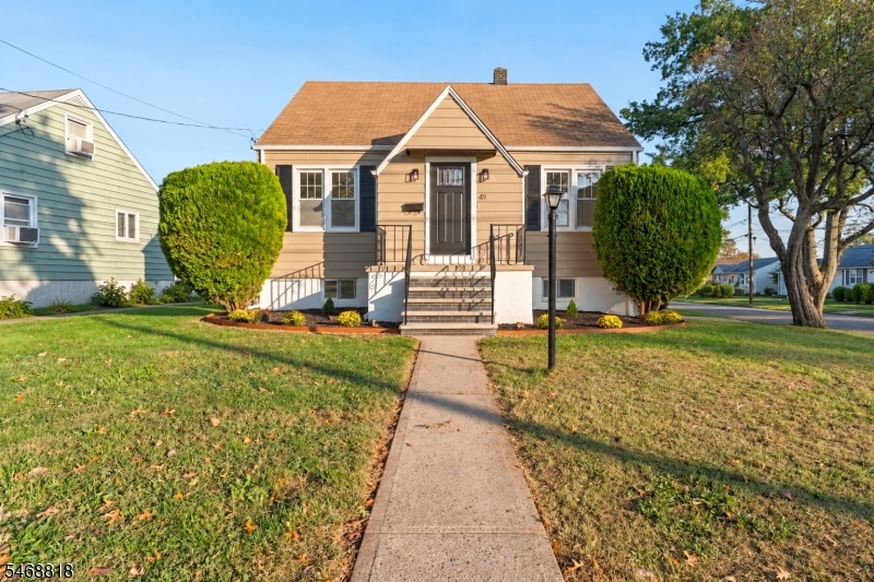 49 Harding Ave