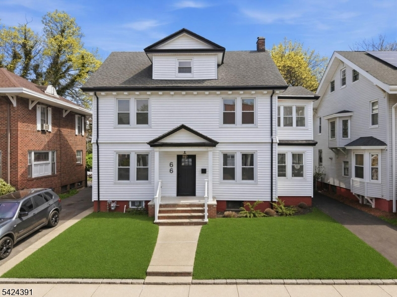 66 Girard Pl