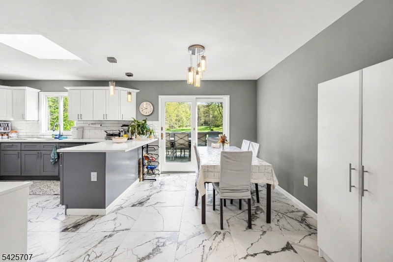 Kitchen/dining 2