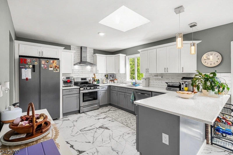 Kitchen/dining 1