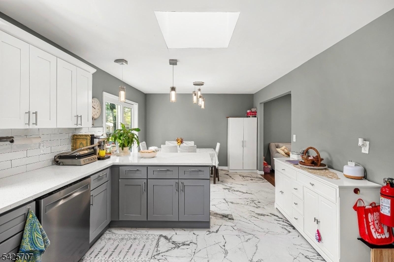 Kitchen/dining 3