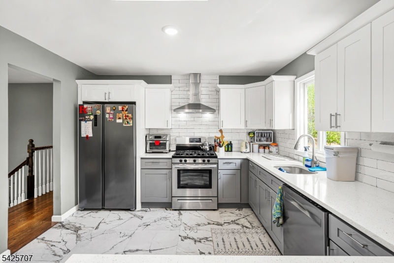 Kitchen/dining 6