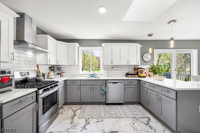 Kitchen/dining 4