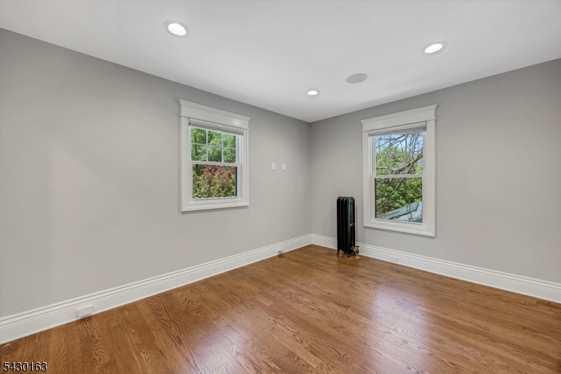 Sitting Room/Bedroom