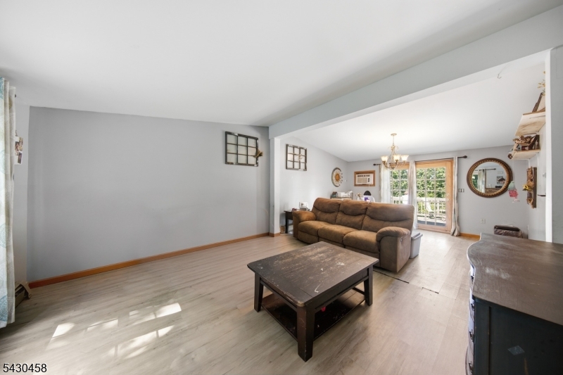 113 Deckertown Tpke