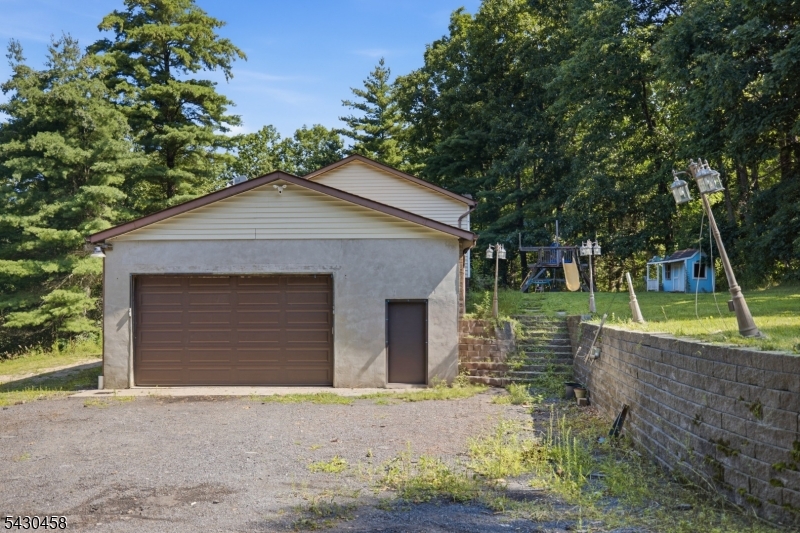 113 Deckertown Tpke