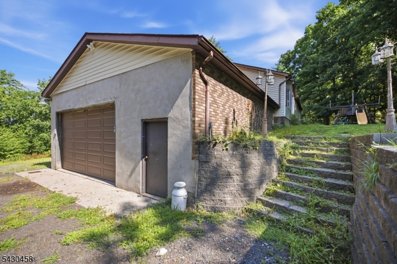 113 Deckertown Tpke