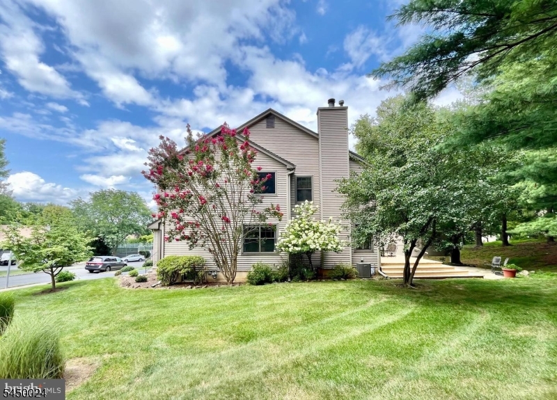 51 Manor Dr