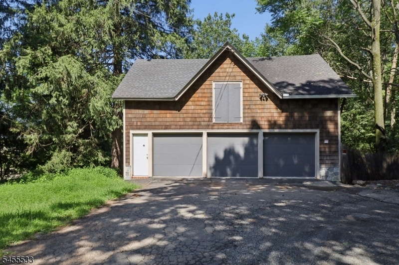 37 Livingston Ave