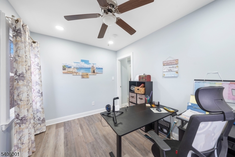bedroom/ office