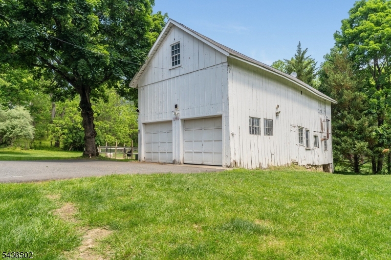 BARN