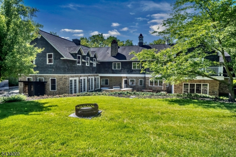 3 Laurel Ln