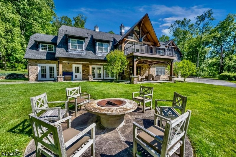 3 Laurel Ln