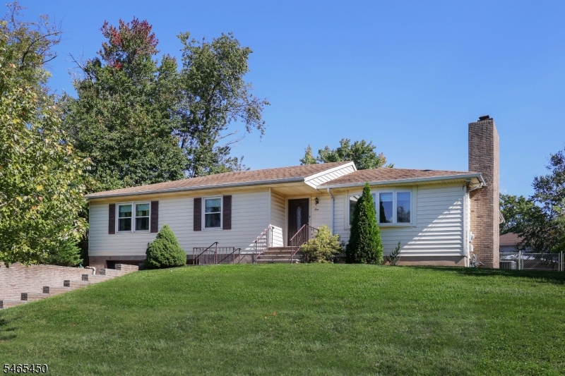 1 Longfellow Ln