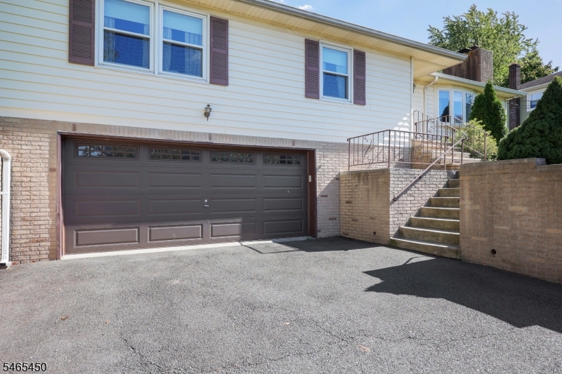 1 Longfellow Ln