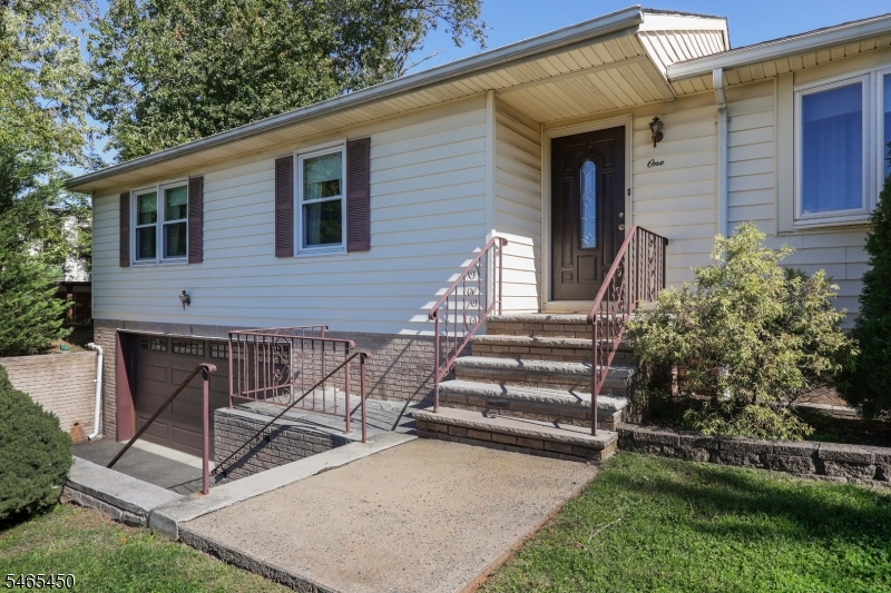 1 Longfellow Ln