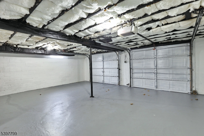 INTERIOR GARAGE