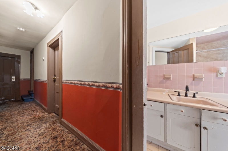 Bathroom 2nd floor