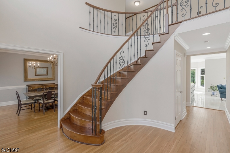 2 STORY ENTRY WAY