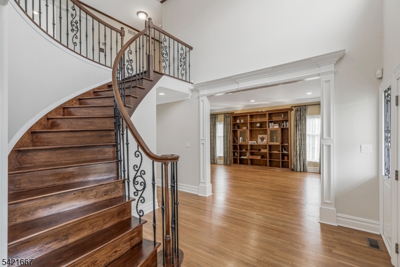 2 STORY ENTRY WAY