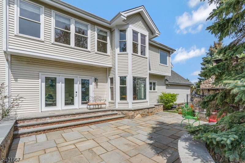 PRIVATE PAVER PATIO