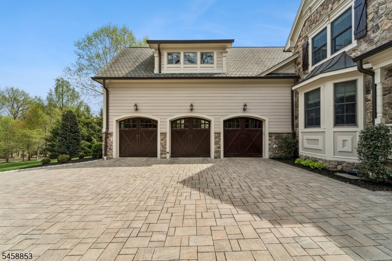 20 Pheasant Ln