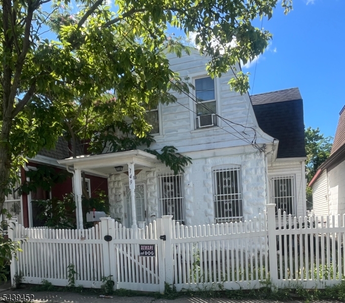 149 Lake Ave