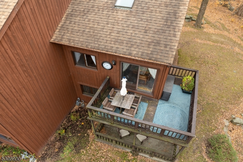 Expansive Back Deck L-Shape