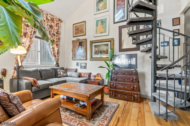 Spiral to Second Bedroom/Bonus