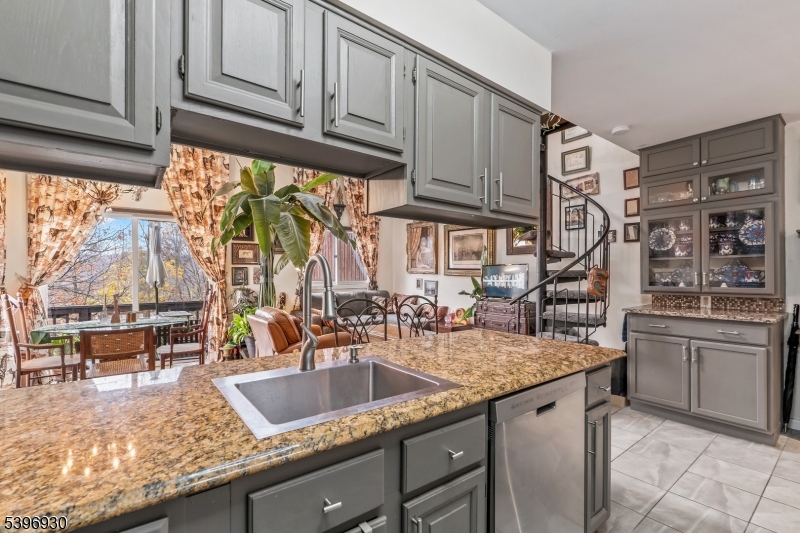 Kitchen Counter Open