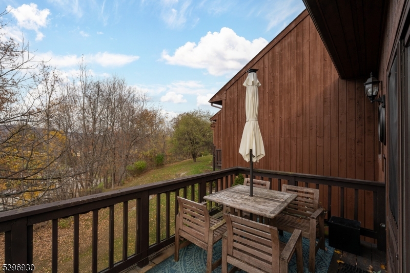 Expansive Back Deck L-Shape