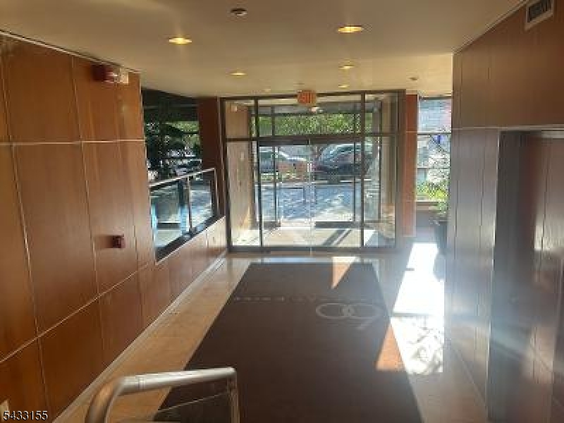 60 Parkway Dr 3G