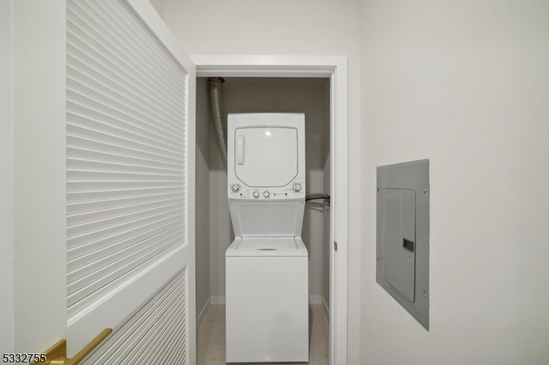 WASHER/ DRYER