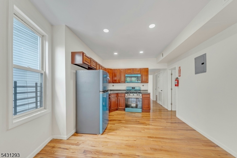 Kitchen/Dining Area