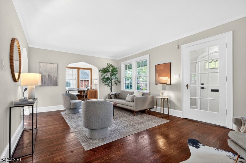 Bright, Fluid Living Space