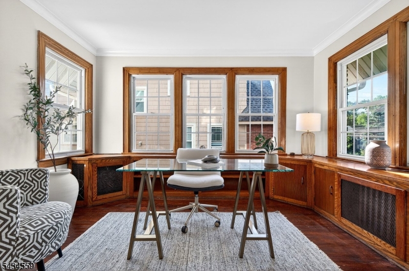 Sun-Drenched Maplewood room