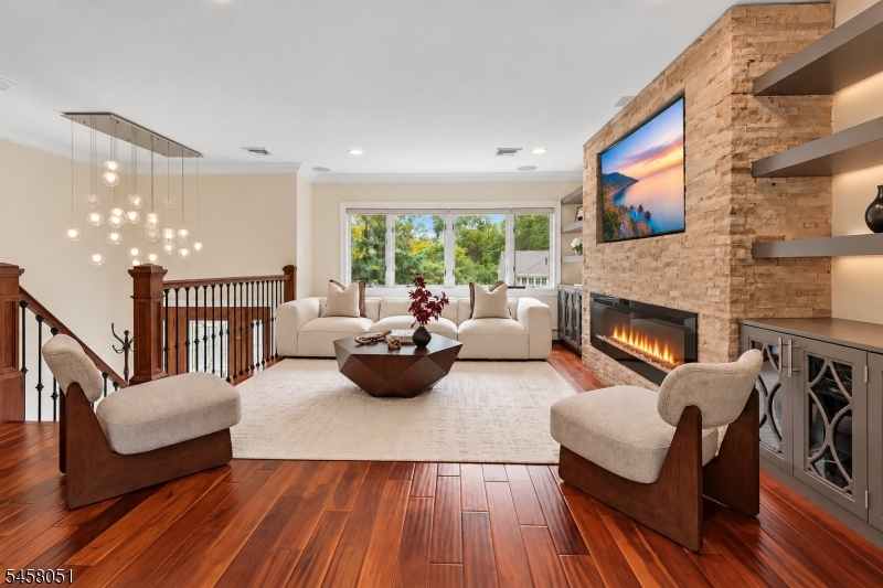 33 Canterbury Dr
