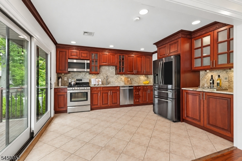 33 Canterbury Dr