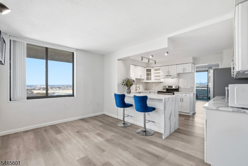 1633 Harmon Cove Tower