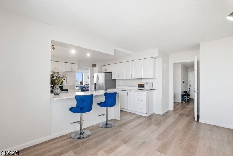 1633 Harmon Cove Tower