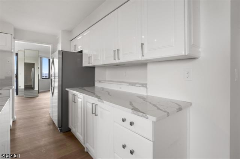 1633 Harmon Cove Tower