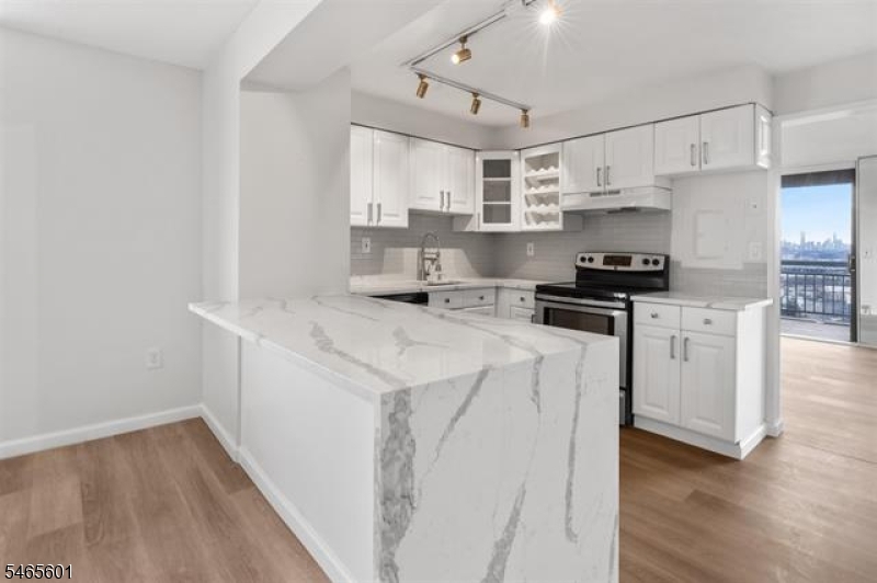 1633 Harmon Cove Tower