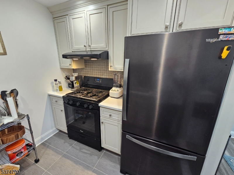 RENOVATED KITCHEN I